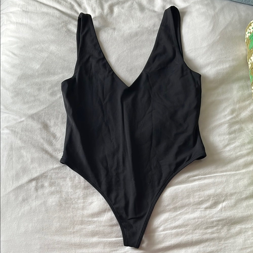 Babaton Contour V-Neck Bodysuit